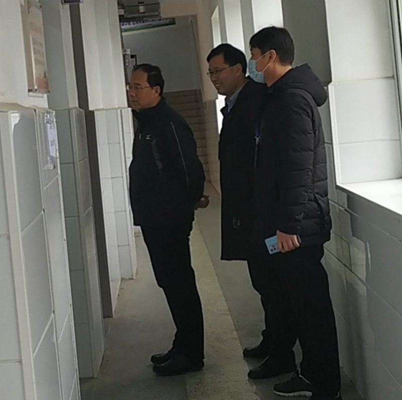 连云港市教育局二级调研员臧雷赴考点巡视.jpg 连云港市教育局二级调研员臧雷赴考点巡视.jpg