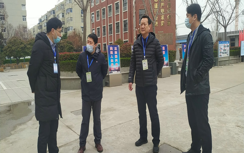 连云港市教育考试院院长李红宝、书记陈玉敏到考点巡视.jpg 连云港市教育考试院院长李红宝、书记陈玉敏到考点巡视.jpg