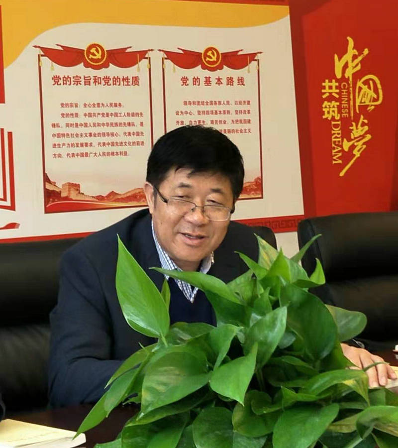 连云港市教育局副局长、市委教育工委委员苏守杰上党课.jpg