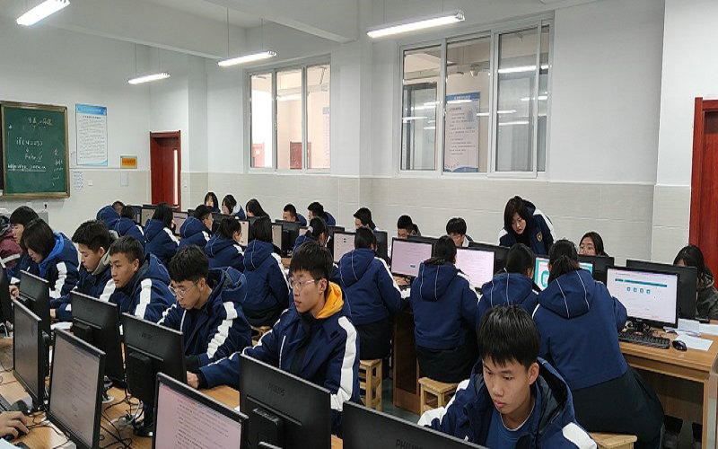 学考报名现场.jpg