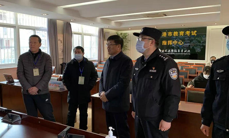 市教育局副局长苏守杰在国家教育考试指挥中心进行视频巡查.jpg