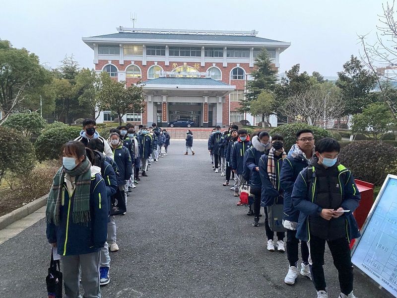 进场排队.jpg